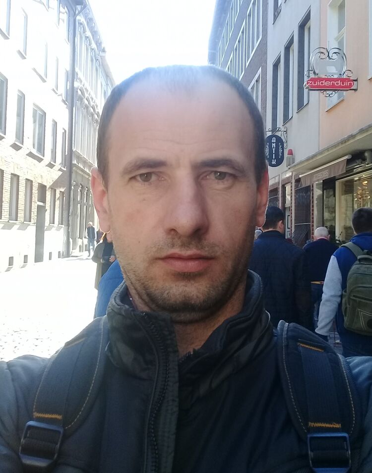  24507660  Vitaaliik, 42 ,    