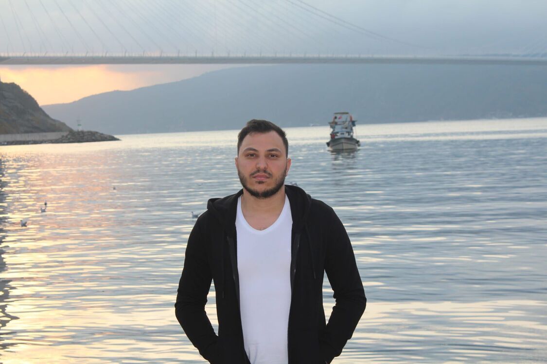  43549900  Gokhan, 31 ,    