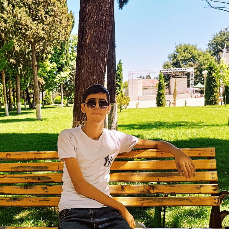  44639760  Pervaz, 19 ,    