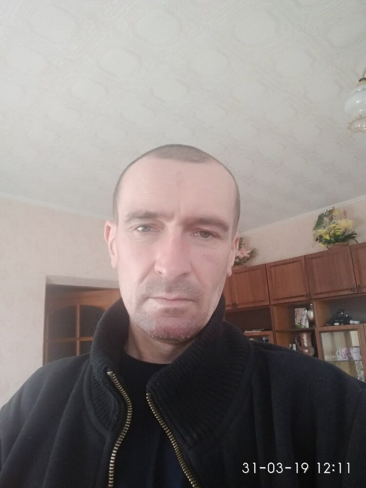  15643890  Nikolai, 47 ,    