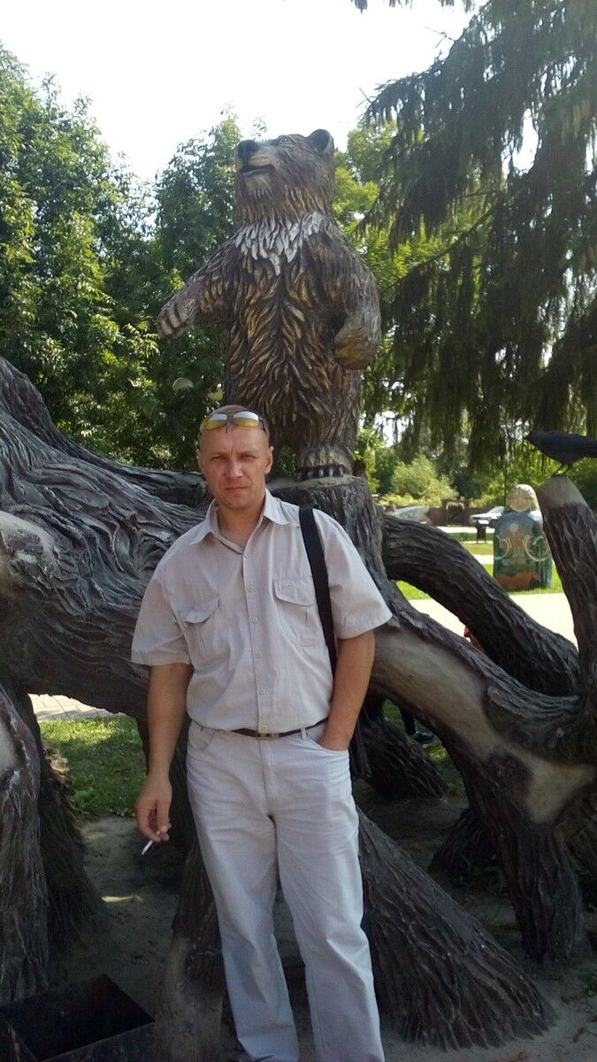  8233380  Aleksei, 46 ,    