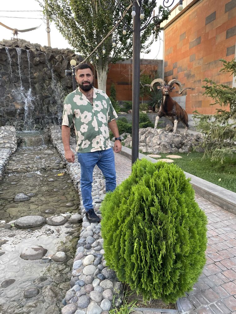  29761540  Armen, 33 ,    