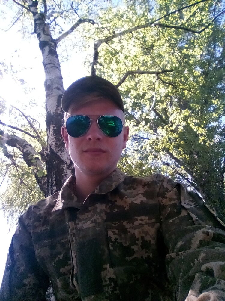  12139690  Viktor, 28 ,    