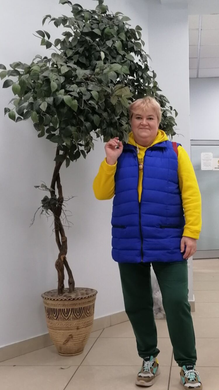  26245030  Elena, 58 ,    