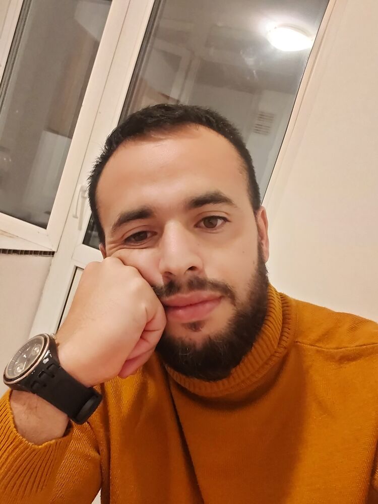  31511910  Karim, 28 ,    