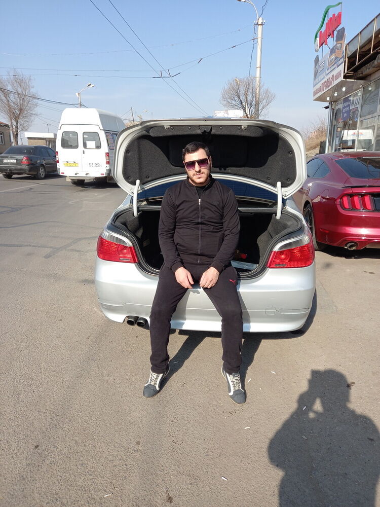  22414960  Arman, 33 ,    