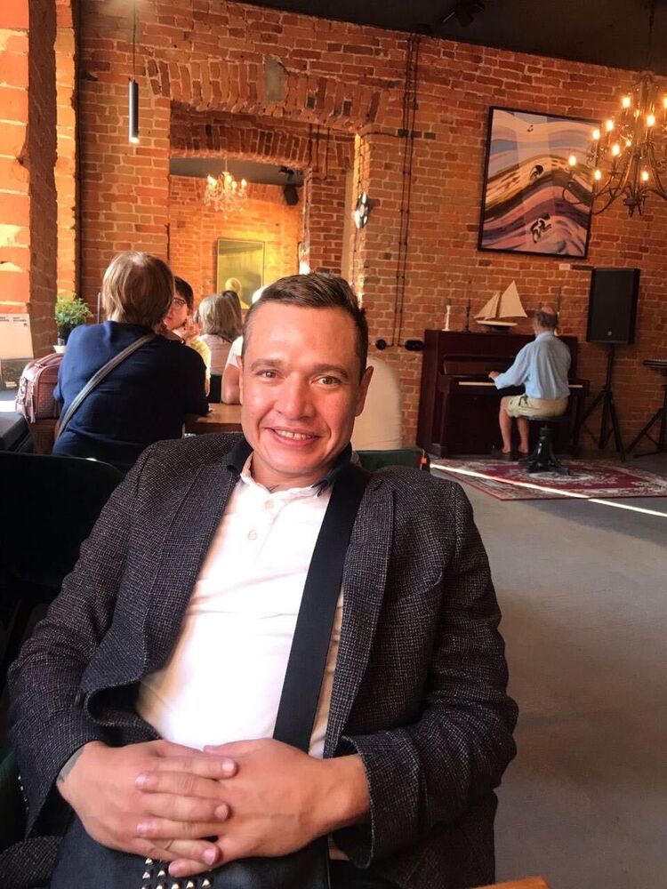  ,   Anton, 37 ,   ,   
