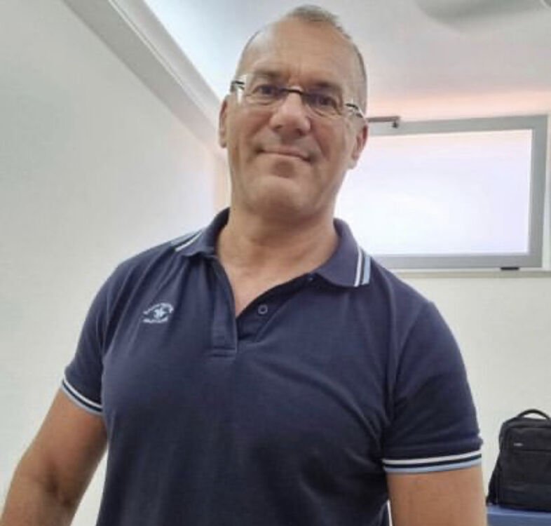  29425480  Adriano, 56 ,    