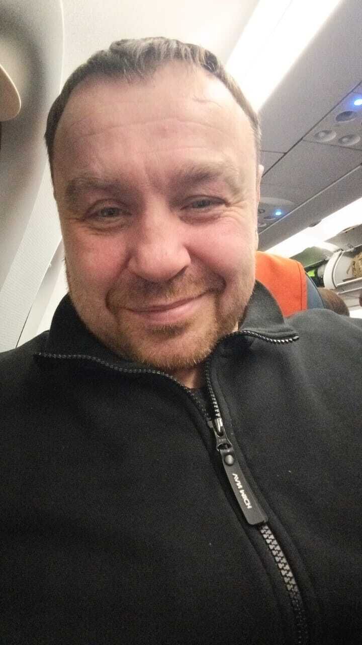  51111610  Vladimir, 46 ,    
