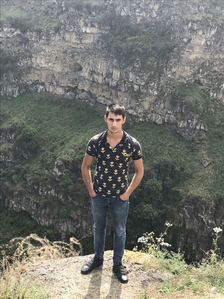  ,   Hrach, 30 ,     , c 