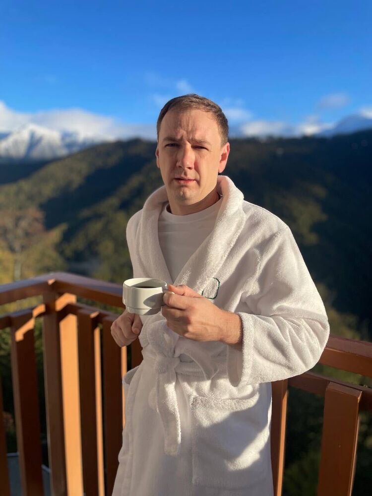  -,   Anton, 35 ,   ,   , c , 