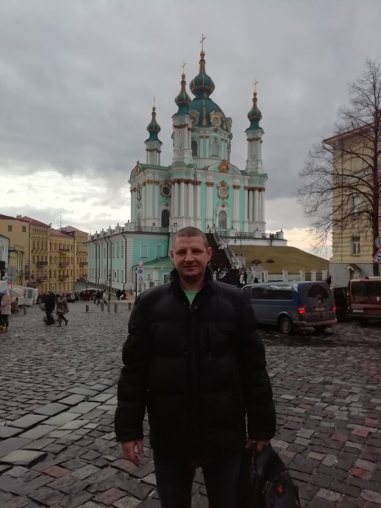  25425310  Mykhailo, 49 ,    