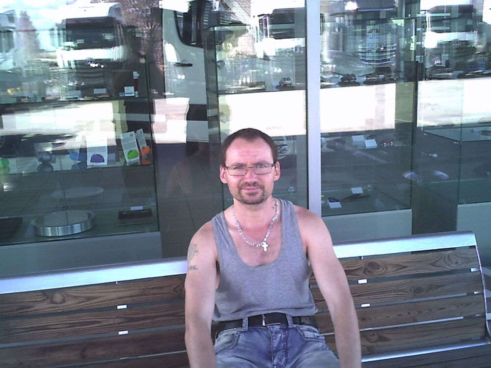  10760990  Jevgen, 44 ,    