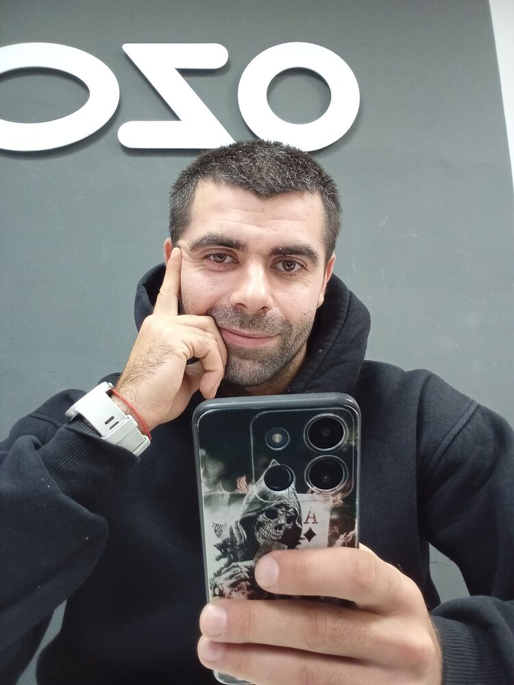  48494490  Petr, 30 ,    