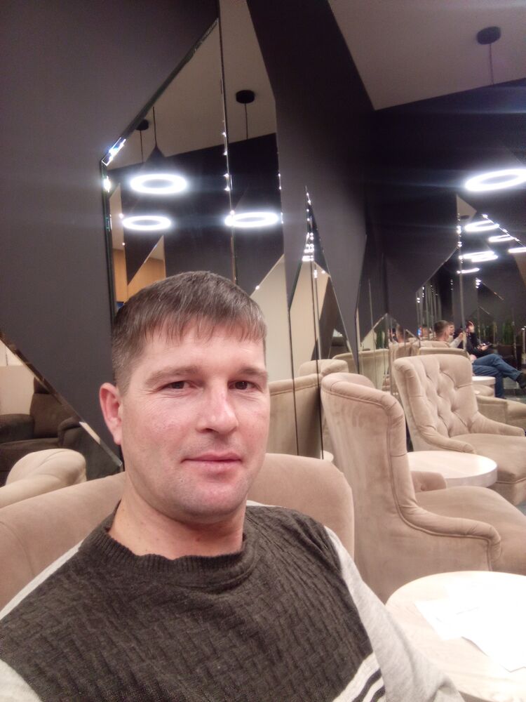  49131340  Artem, 37 ,    