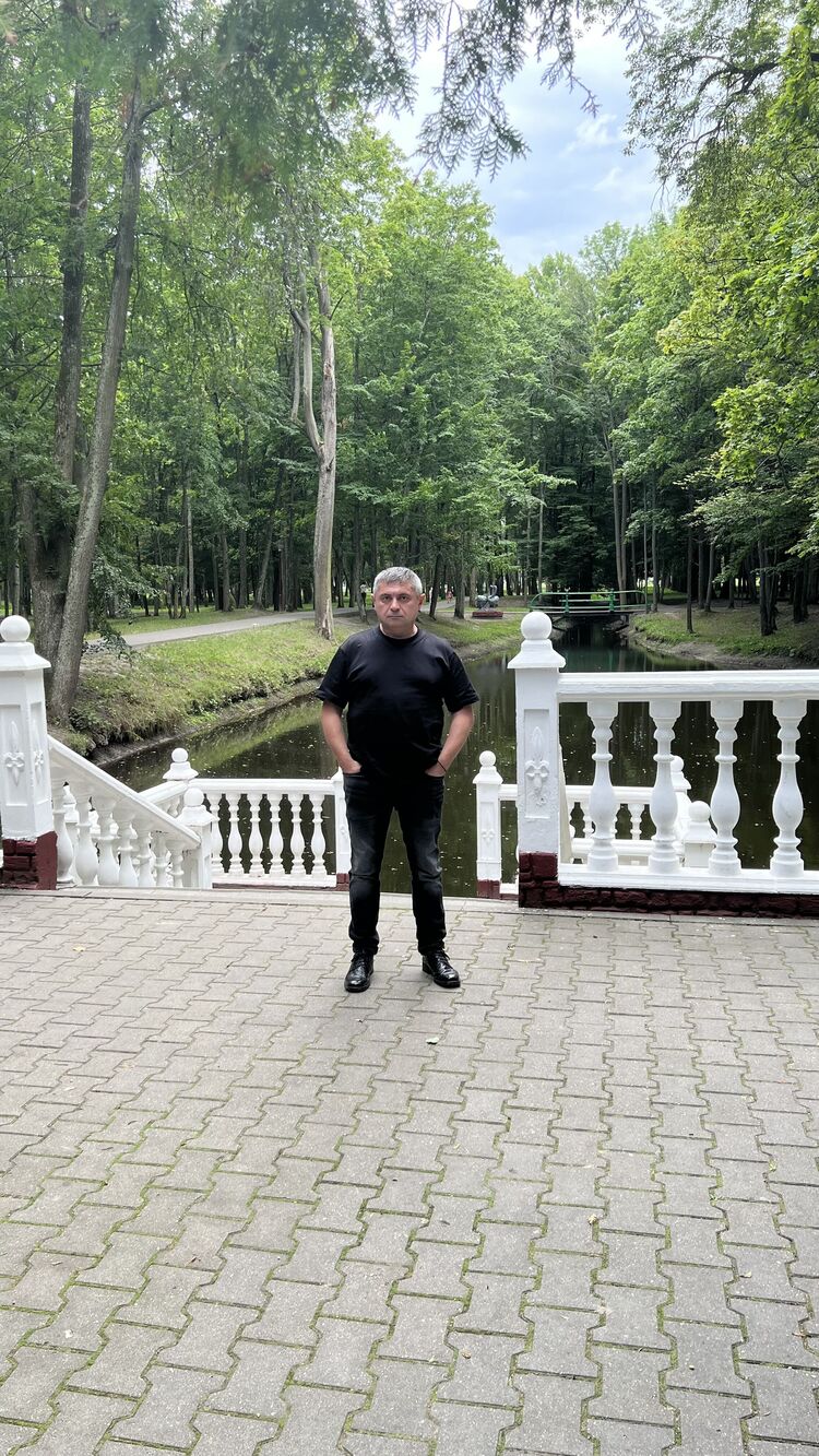  43679680  Konstantin, 50 ,    