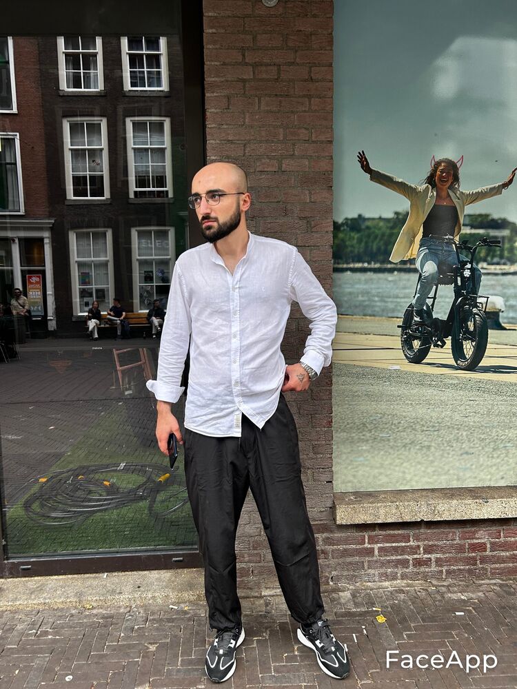  ,   Rezi, 28 ,   ,   