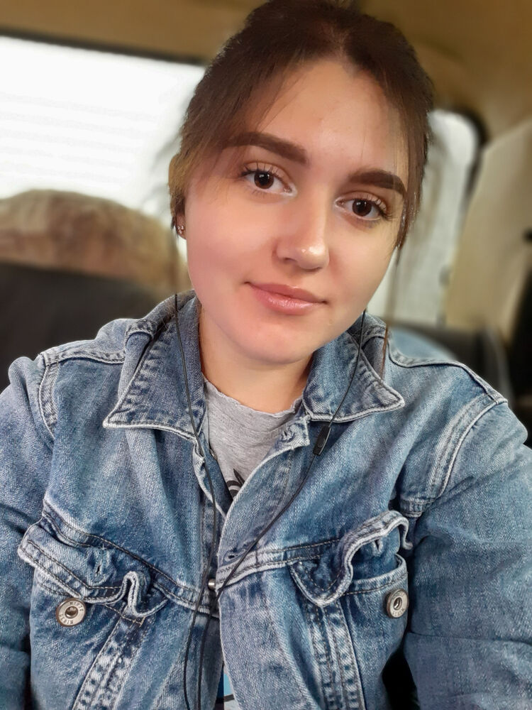  ,   Valeria, 20 ,   ,   