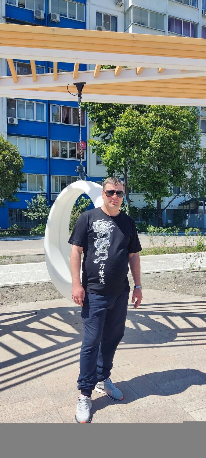  48069090  Denis, 46 ,    