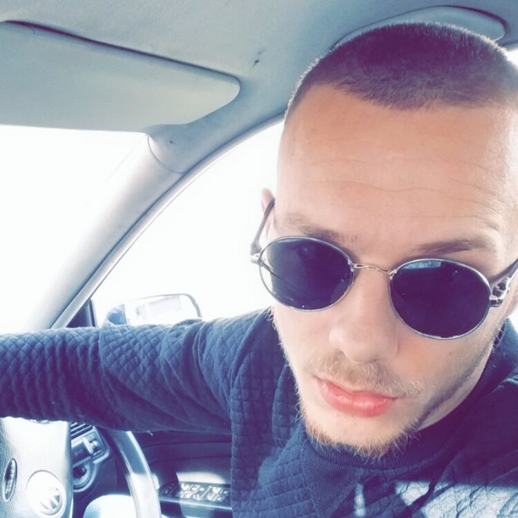  18638710  Agon, 27 ,    