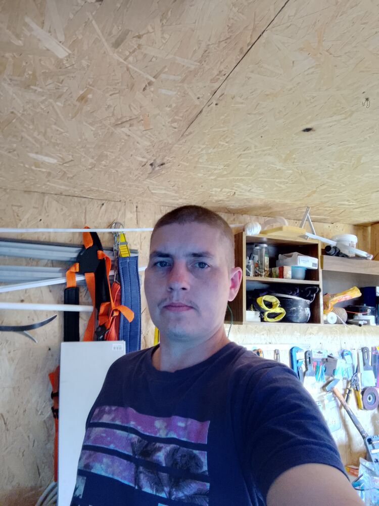  42863900  Maksim, 38 ,    