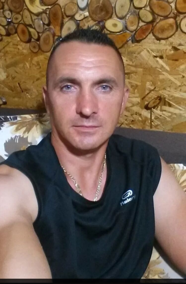  46258770  Alexandru, 36 ,    