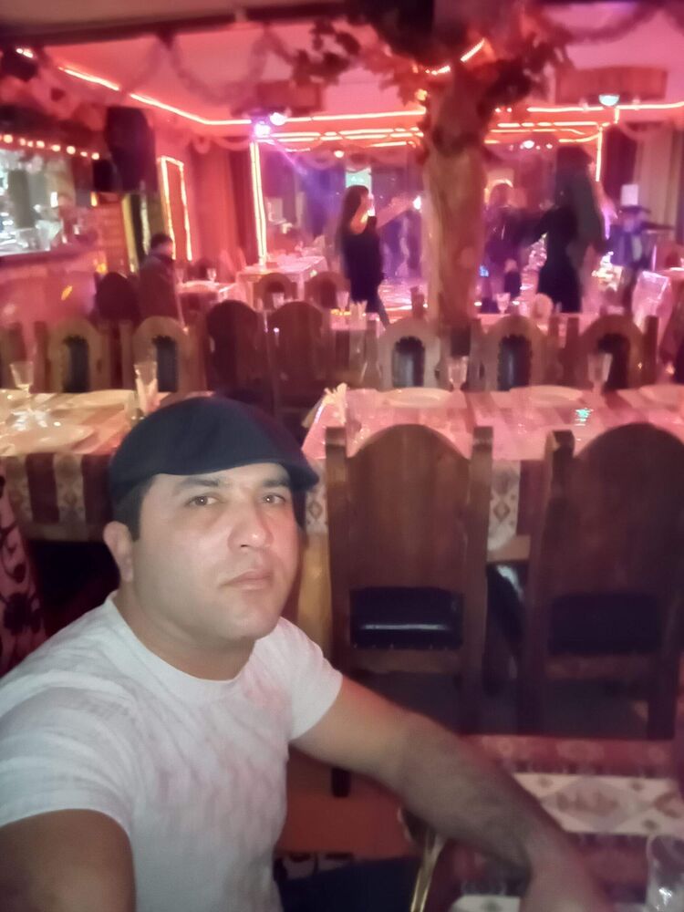  54452750  Vusal, 37 ,    