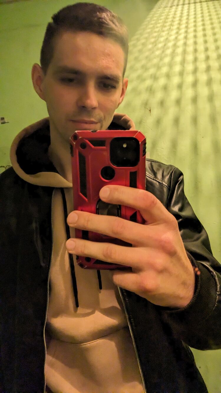  33352800  Aleksandr, 32 ,    