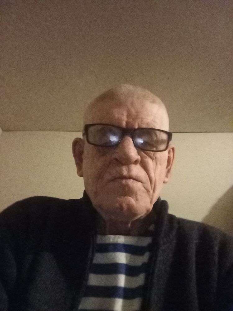  48990870  Viktor, 68 ,    