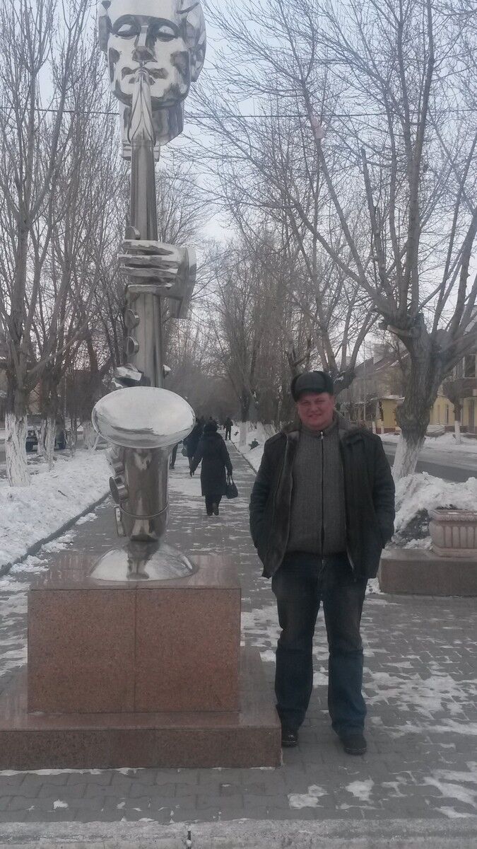  4306890  Voldemar, 44 ,    