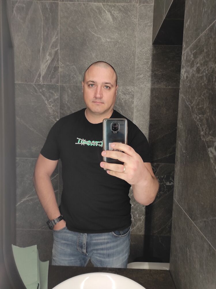  42381270  Alex, 45 ,    