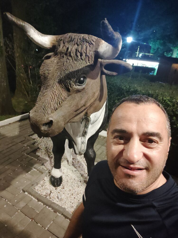 ,   Artur, 46 ,   ,   