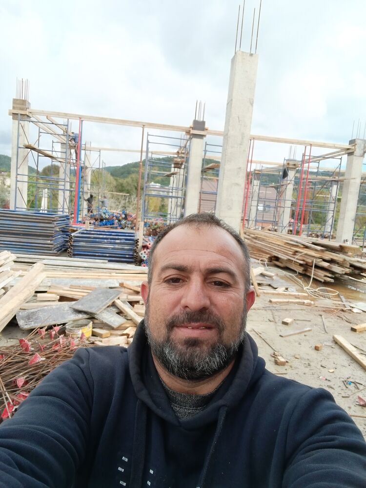  -,   Ali, 40 ,   ,   , c , 