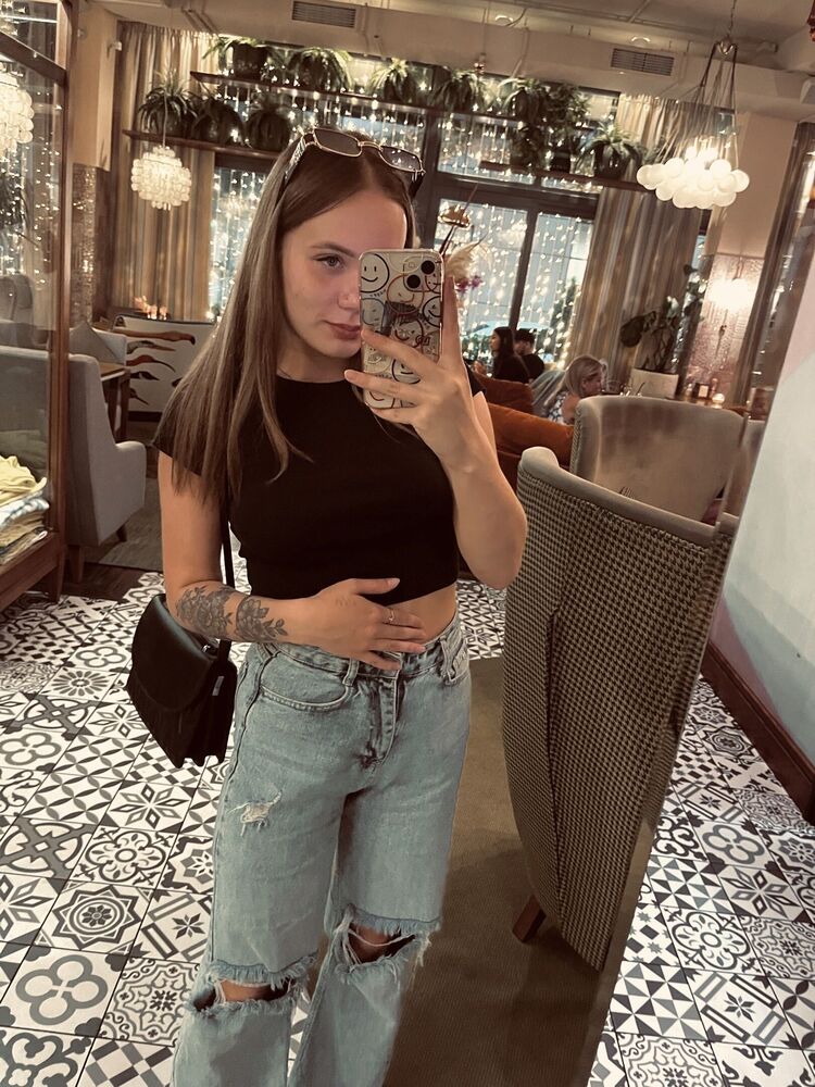  ,   Dana, 21 ,   ,   , c 