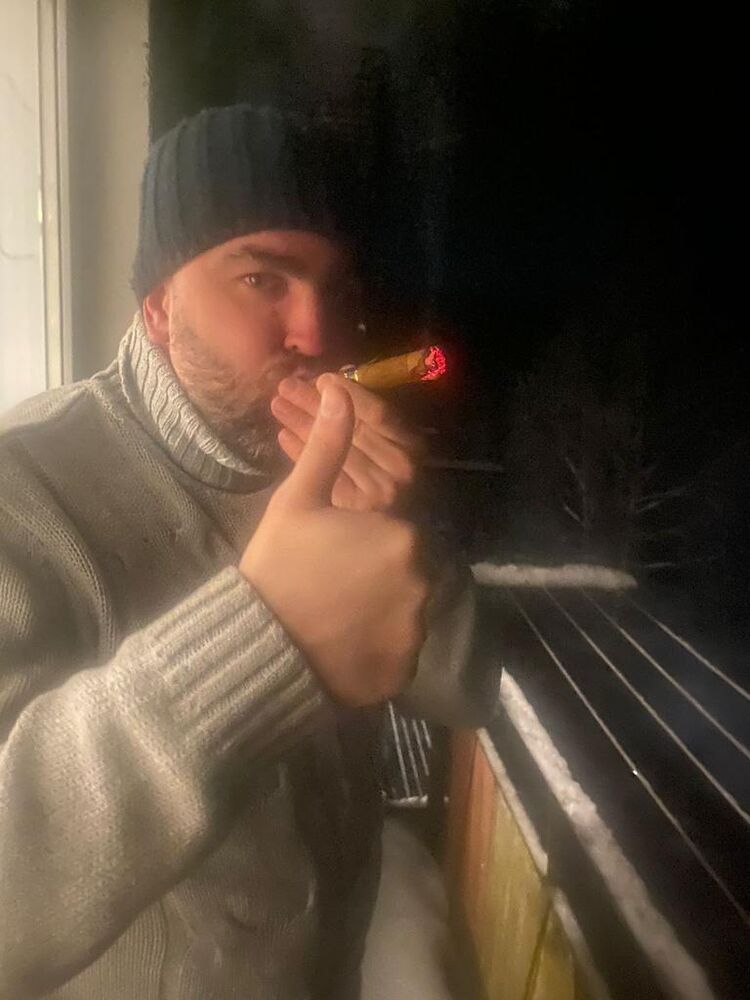  47423260  Alexander, 41 ,    -