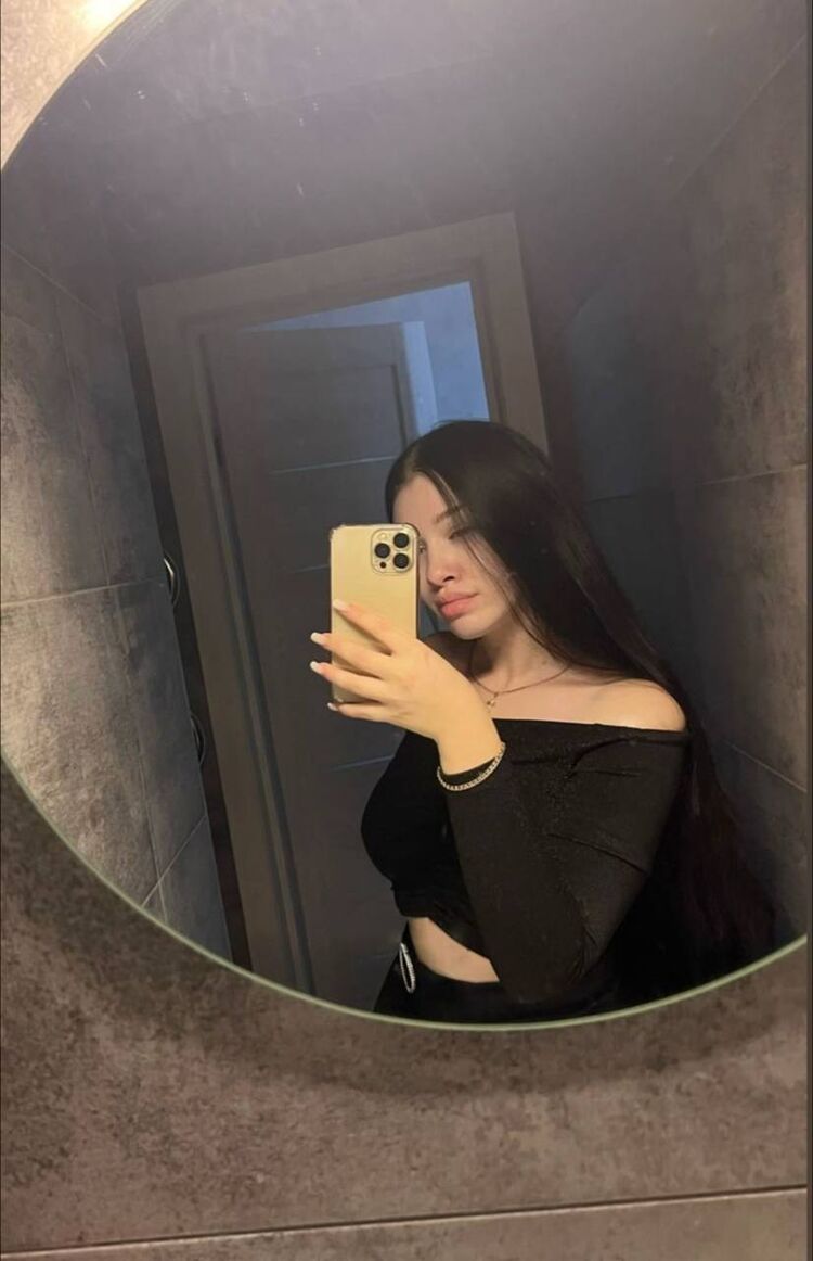  ,   Alexandra, 22 ,   ,   