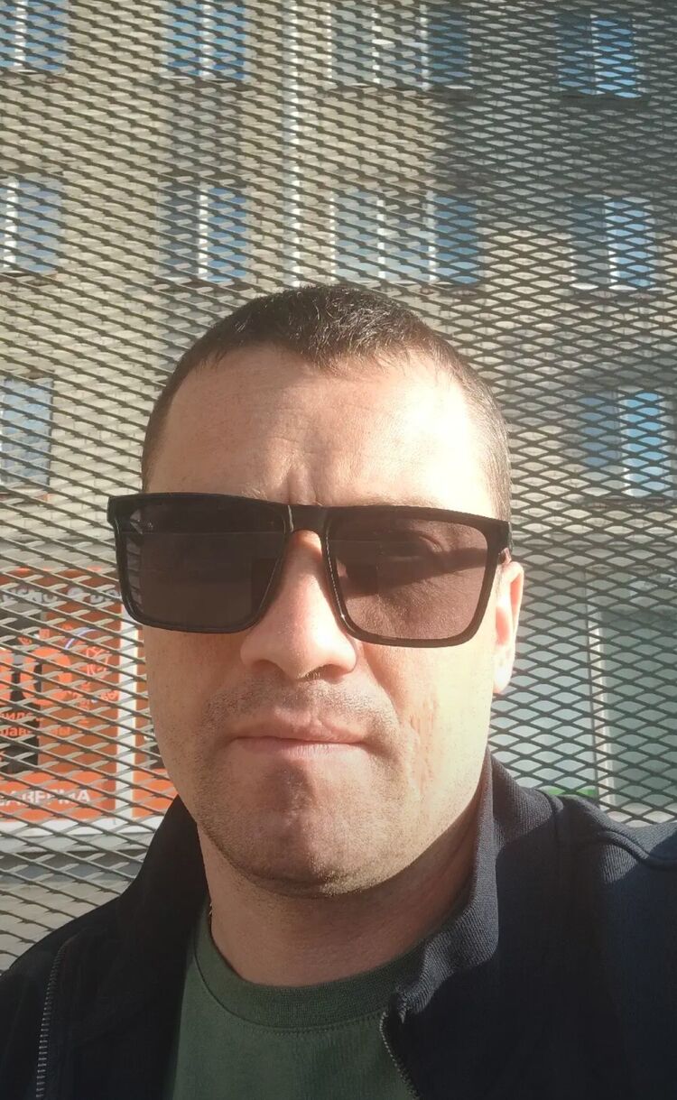  51817460  Smit, 40 ,    