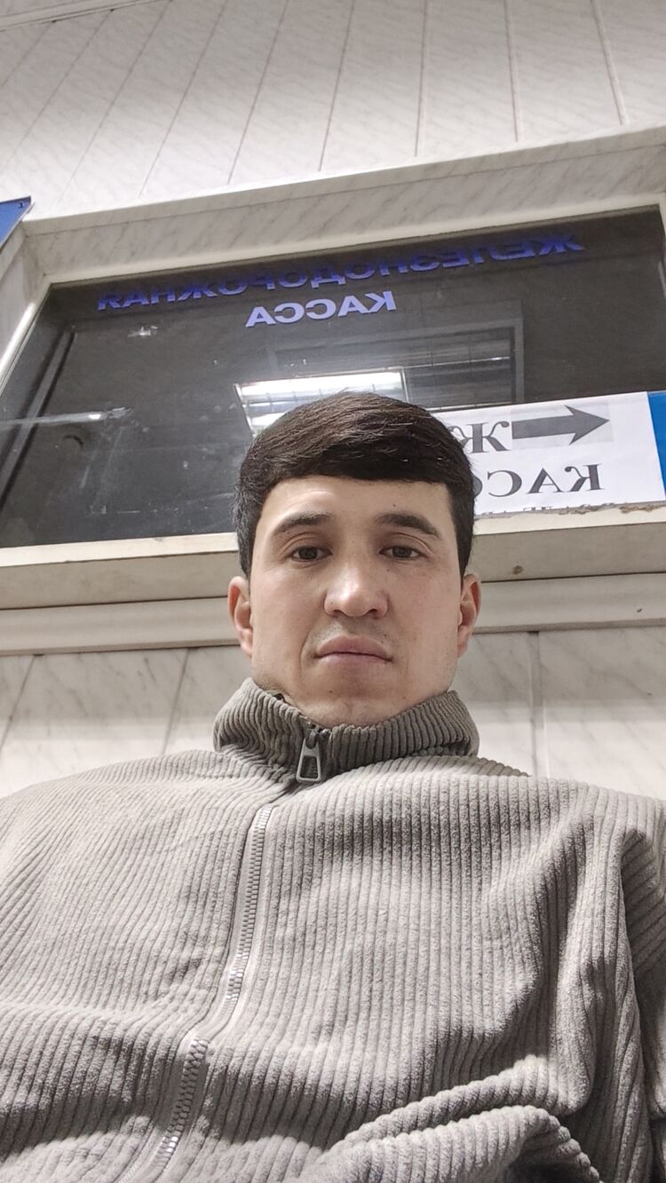  54229280  Suleyman, 31 ,    