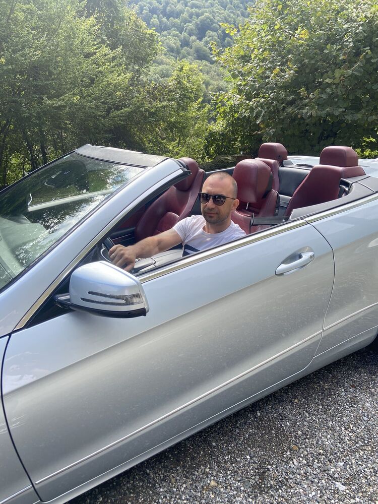  53064500  Konstantin, 39 ,    