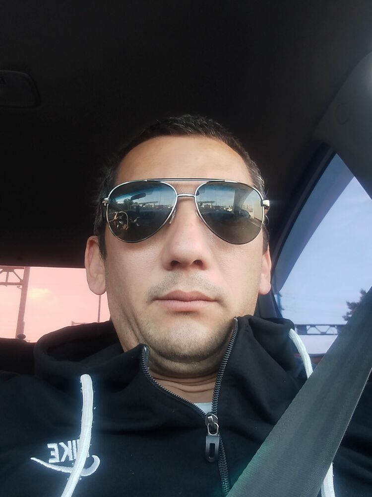  52027720  Timur, 36 ,    