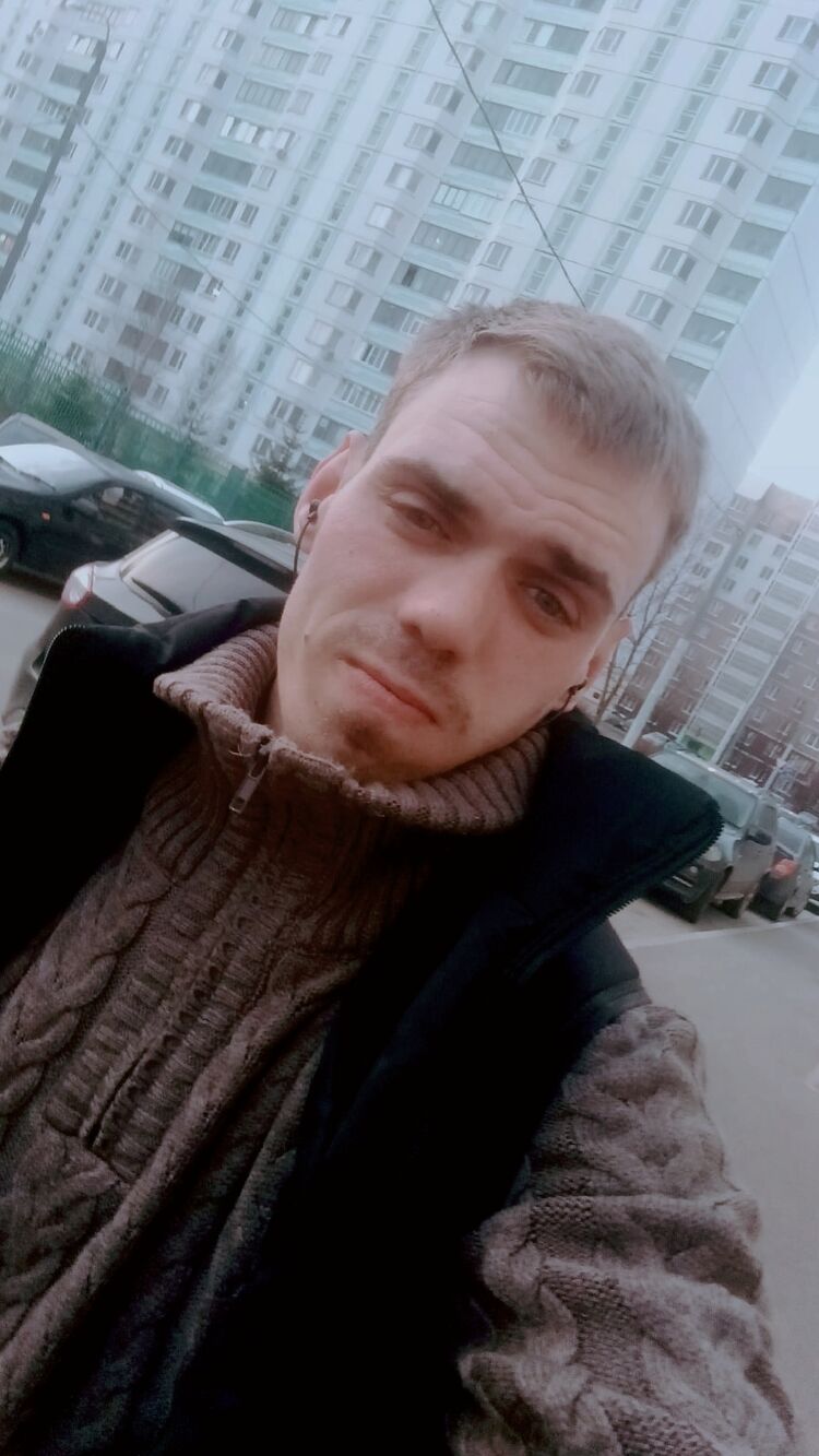  ,   Igor, 27 ,     