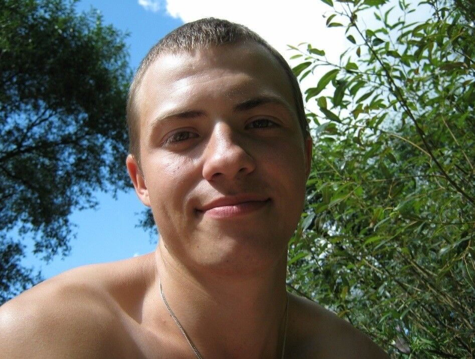  6097030  Dmitrii, 37 ,    