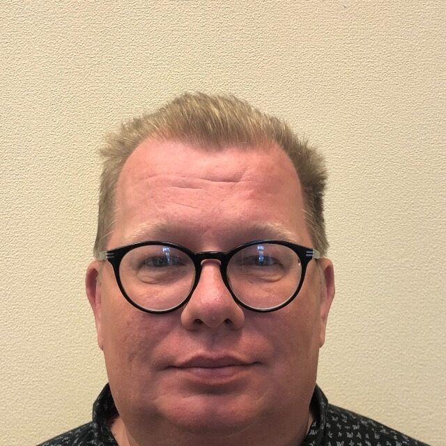  53850420  ndris, 49 ,    