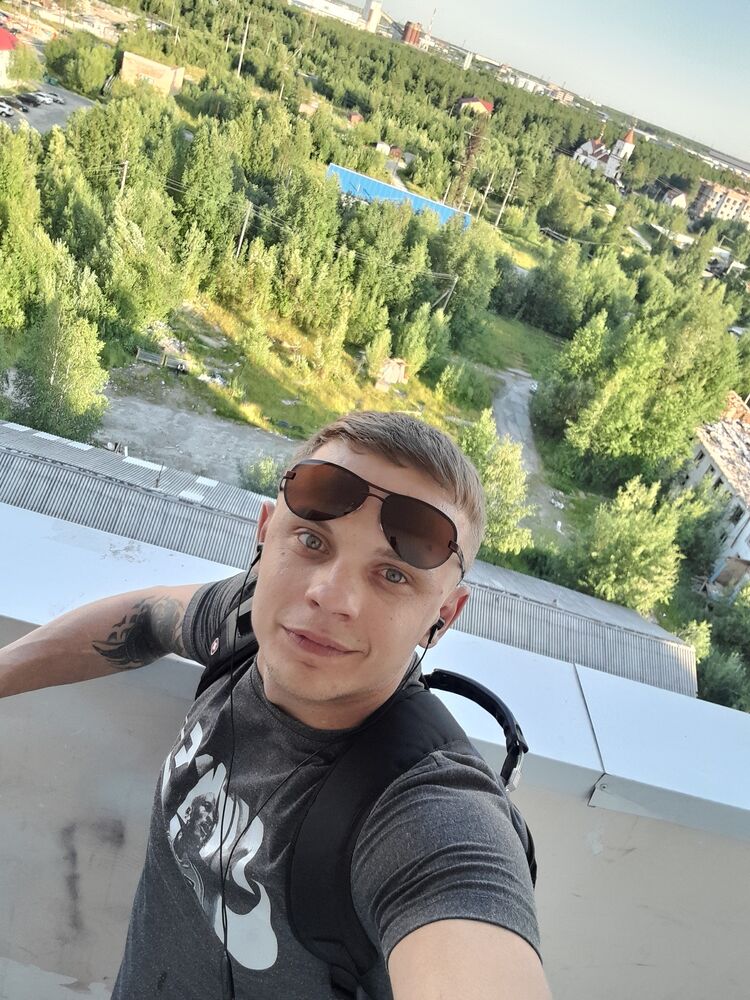  ,   Sergei, 32 ,   ,   
