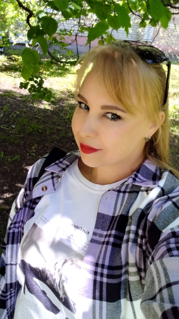  ,   Elena, 33 ,   