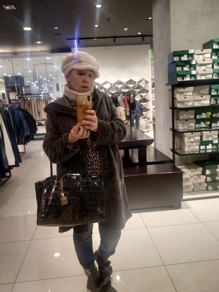 22805380  Tatiana, 54 ,    