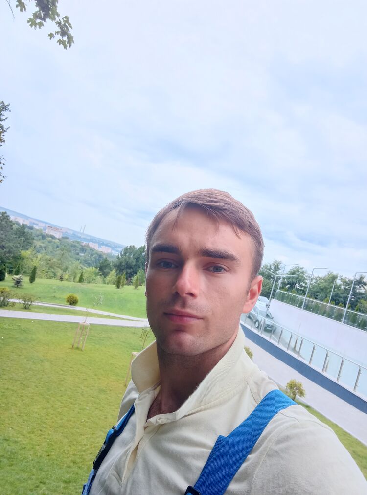  36703830  Vlad, 26 ,    