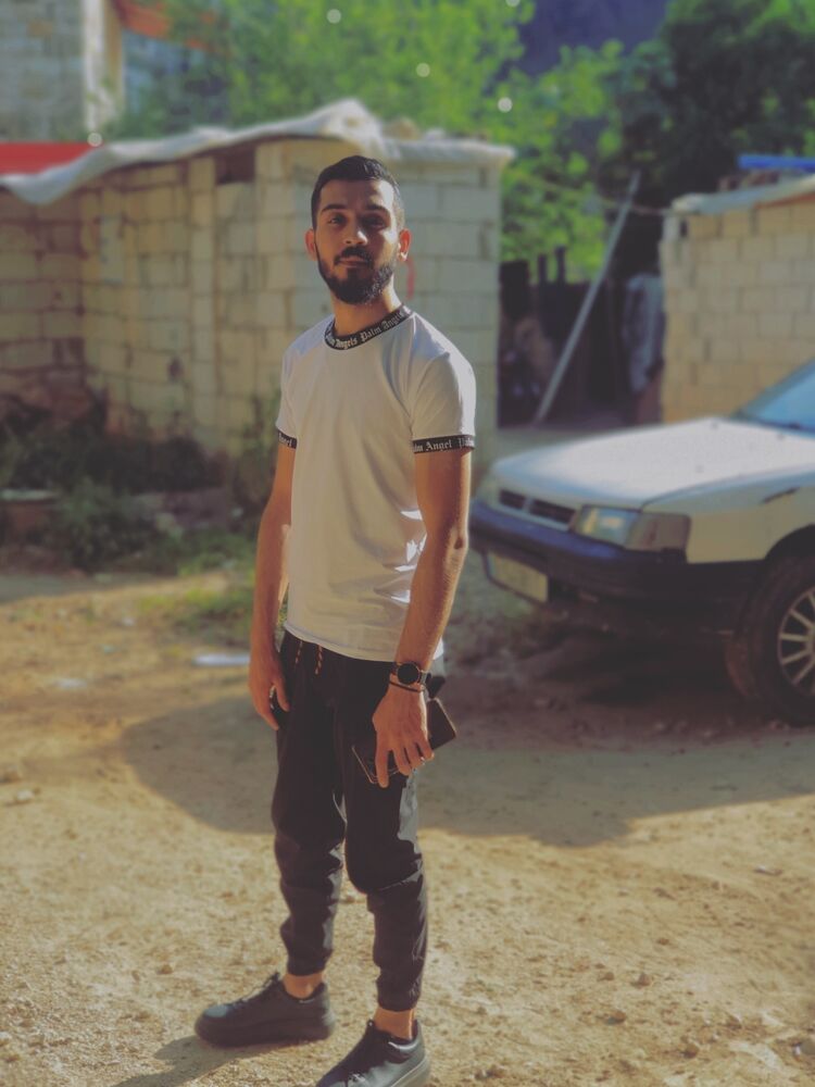  ,   Hossein, 24 ,   ,   , 