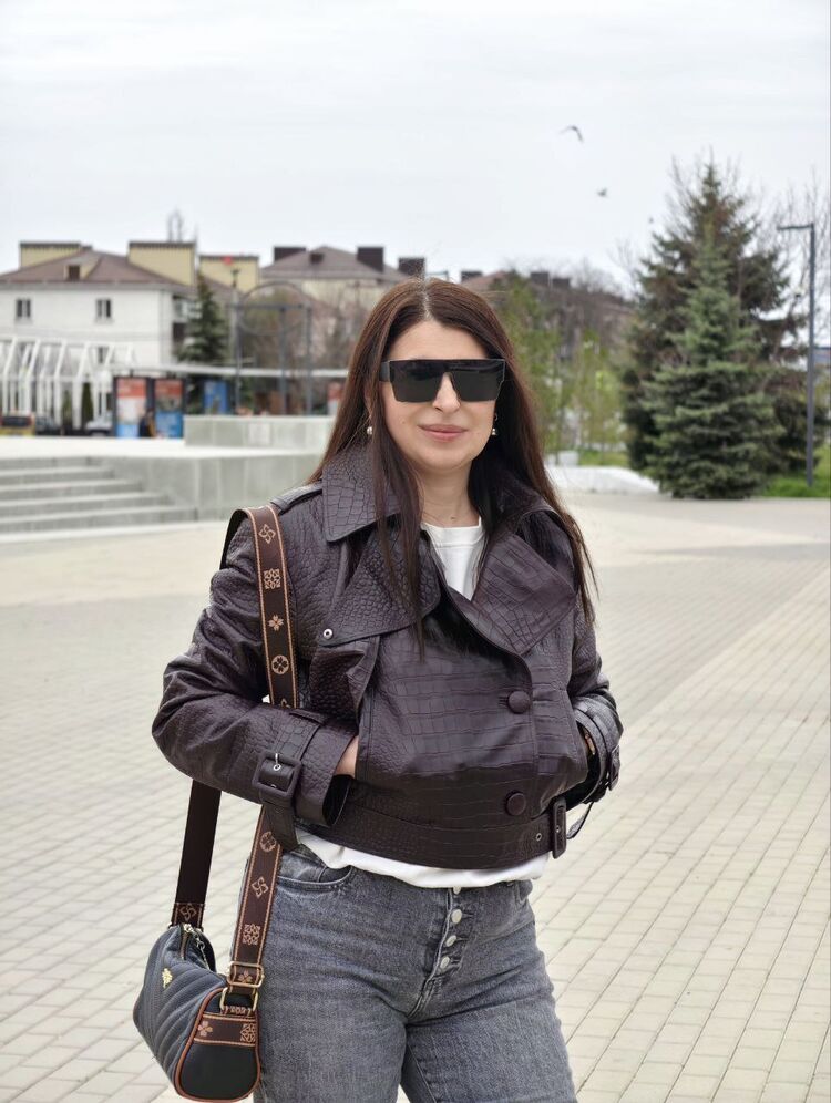  50828420  Brunette, 47 ,    