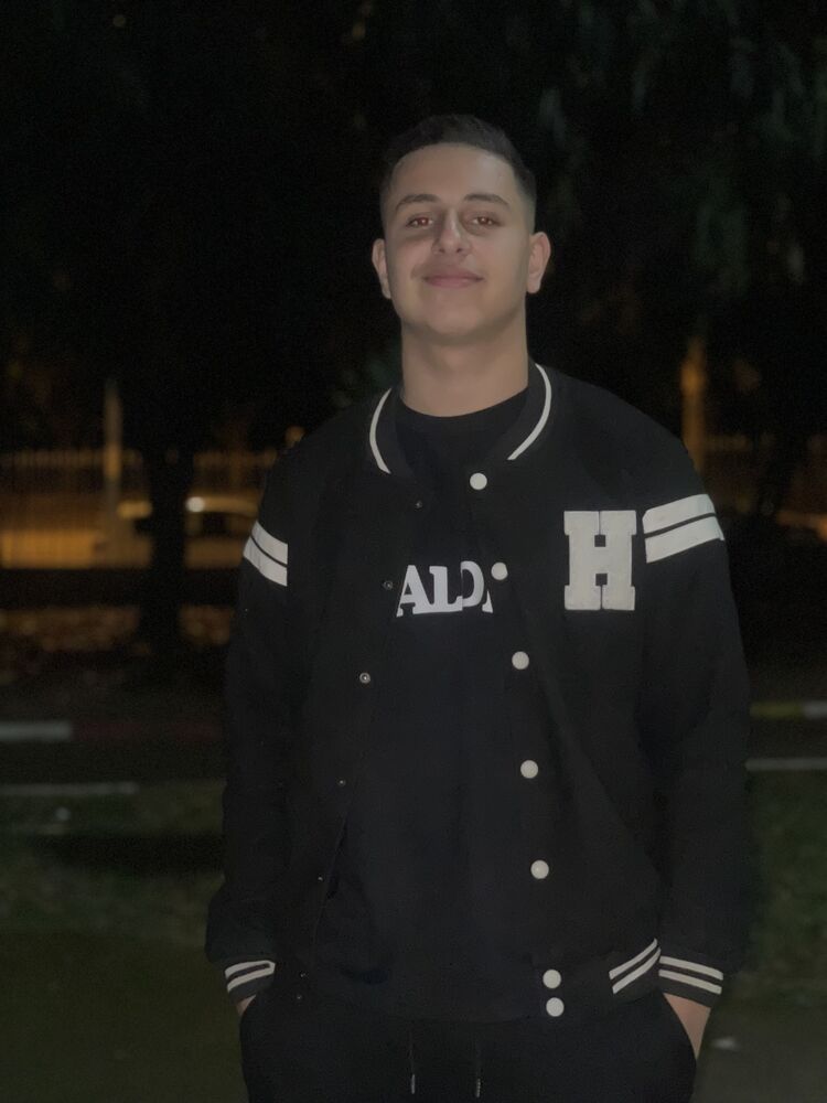  47692290  Omar, 19 ,    